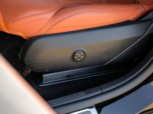 Used 2023 Mercedes-Benz GLC 300 4MATIC image 35