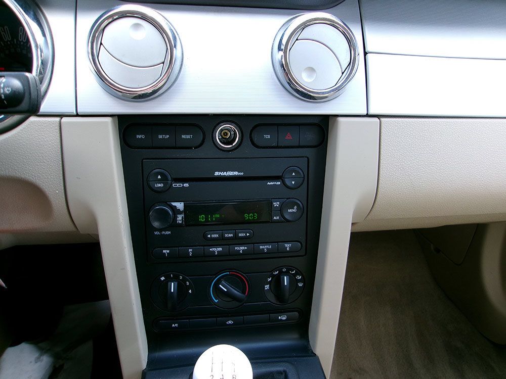 Used 2005 Ford Mustang GT RWD image 11
