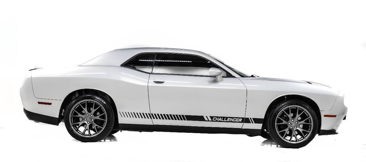 Used 2021 Dodge Challenger SXT RWD image 5