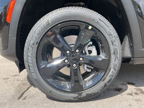 New 2025 Jeep Grand Cherokee L Laredo AWD/4WD image 28