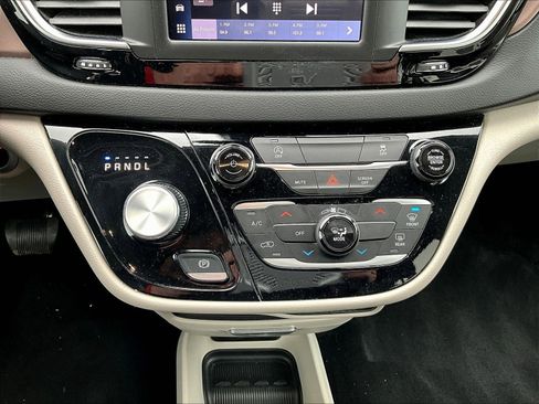 Used 2024 Chrysler Voyager LX FWD image 15