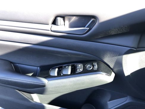 Used 2024 Nissan Altima 2.5 SL image 11