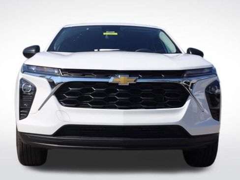 Certified 2025 Chevrolet Trax LS image 4