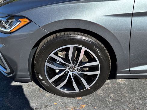 Used 2025 Volkswagen Jetta SE image 30