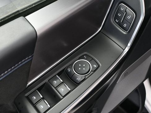 Used 2025 Ford F150 Platinum AWD/4WD image 19