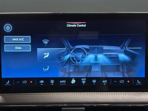 Used 2025 Lincoln Corsair AWD image 17