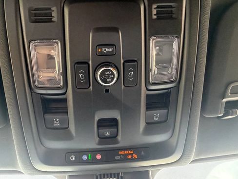 Used 2025 Chevrolet Tahoe Z71 w/ Comfort Package AWD/4WD image 39