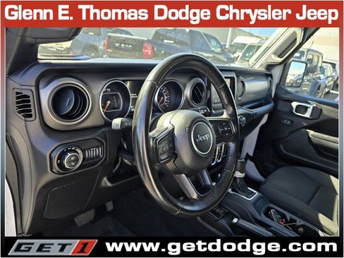 Certified 2022 Jeep Gladiator Willys image 13