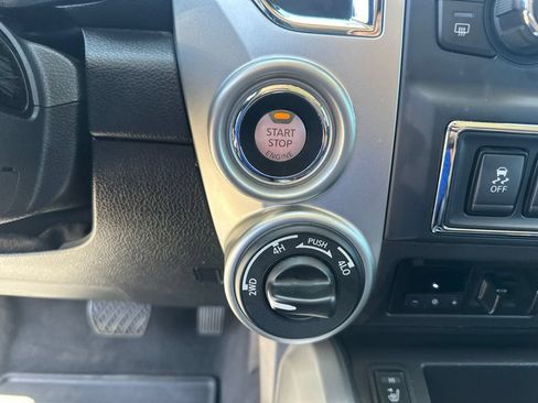 Used 2021 Nissan Titan SV w/ SV Convenience Package AWD/4WD image 11