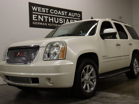 Used 2011 GMC Yukon Denali AWD/4WD image 1