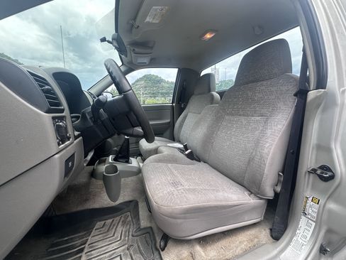 Used 2005 Chevrolet Colorado 4x4 Regular Cab image 10
