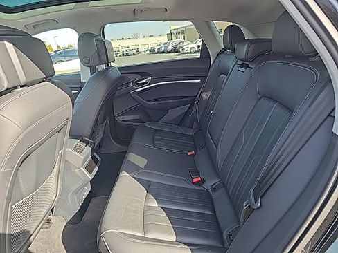 Used 2022 Audi e-tron Premium w/ Convenience Plus Package image 11