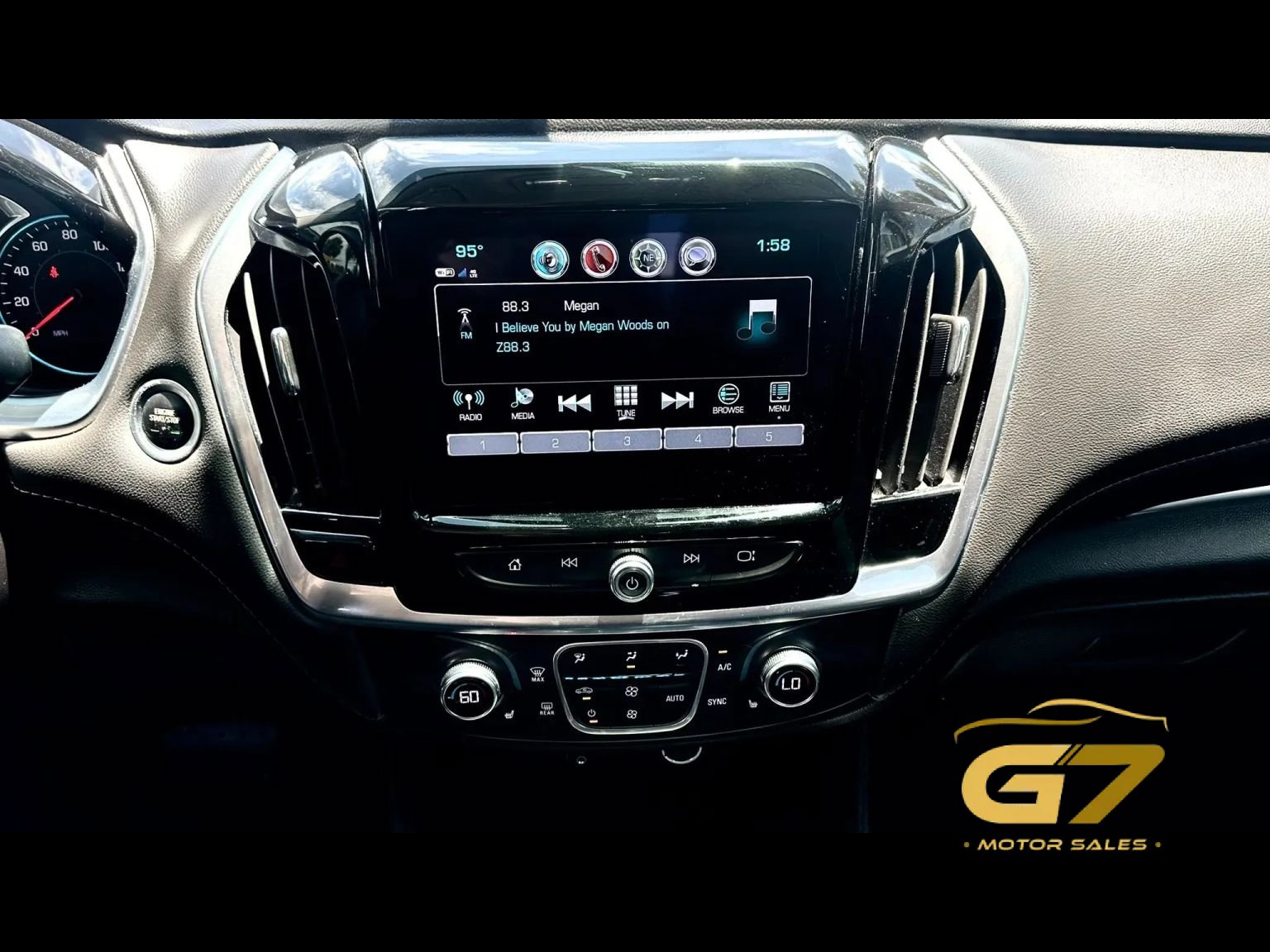 Used 2019 Chevrolet Traverse LT FWD image 9