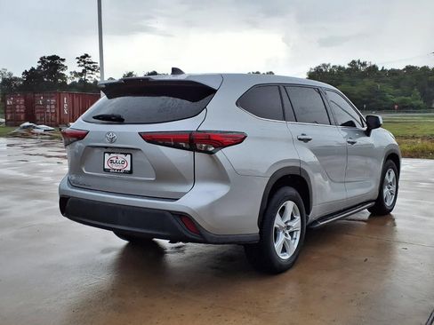 Used 2022 Toyota Highlander L FWD image 6