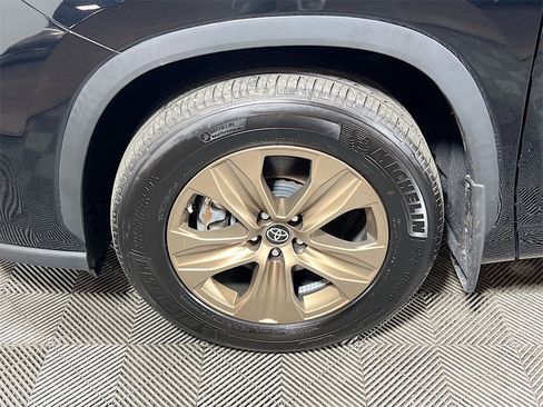 Certified 2023 Toyota Highlander Bronze Edition image 27