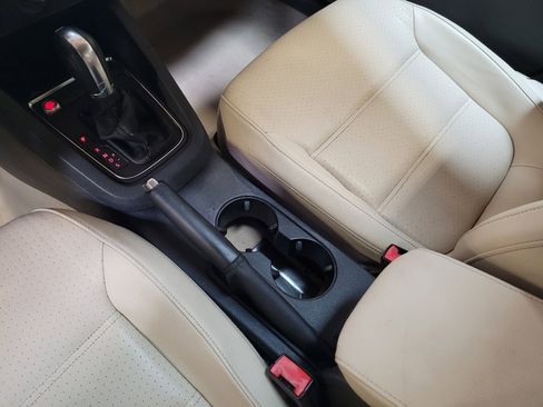 Used 2015 Volkswagen Jetta SE FWD image 26