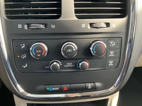 Used 2019 Dodge Grand Caravan SE w/ UConnect Hands-Free Group FWD image 35