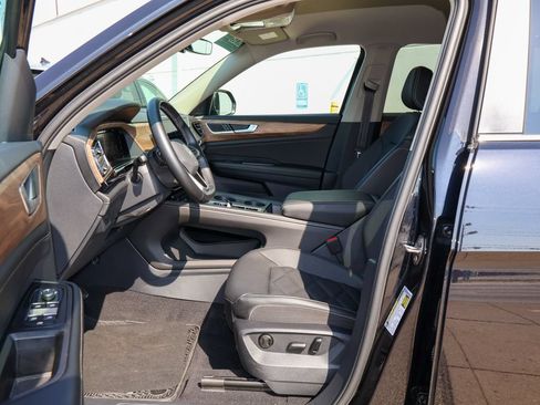 Used 2026 Volkswagen Atlas SE FWD image 11