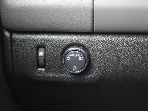 Used 2018 Chevrolet Colorado W/T image 18