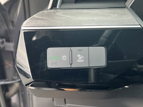 Used 2021 Audi e-tron Premium w/ Convenience Plus Package image 37