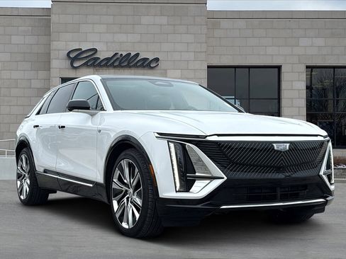 Certified 2025 Cadillac Lyriq Luxury w/ LPO, Floor Liner Package image 1