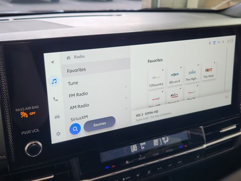 Used 2025 Toyota Sienna XLE Woodland Edition image 21