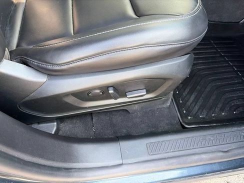 Used 2022 Ford Explorer XLT w/ Equipment Group 202A AWD/4WD image 42