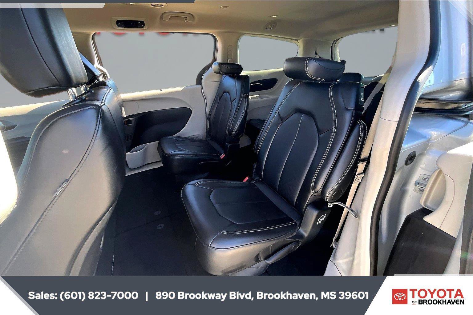 Used 2024 Chrysler Pacifica Touring-L FWD image 19