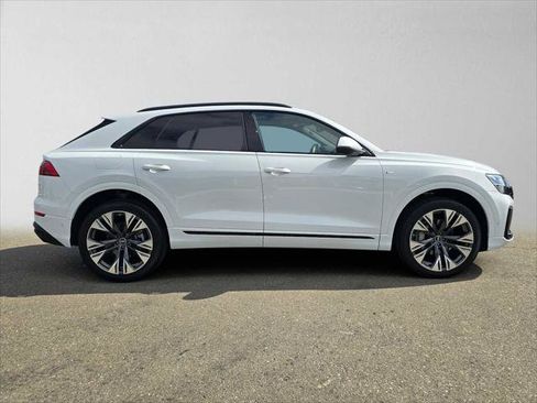 Used 2025 Audi Q8 Premium Plus w/ Premium Plus Package AWD/4WD image 2