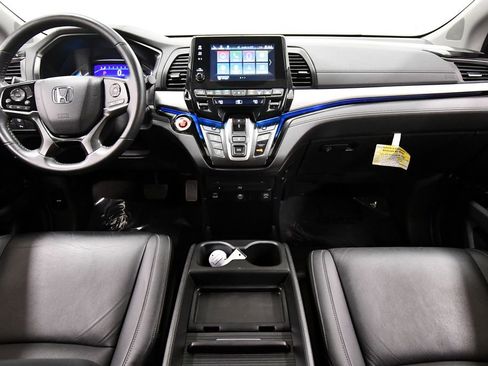 Certified 2024 Honda Odyssey Touring image 3