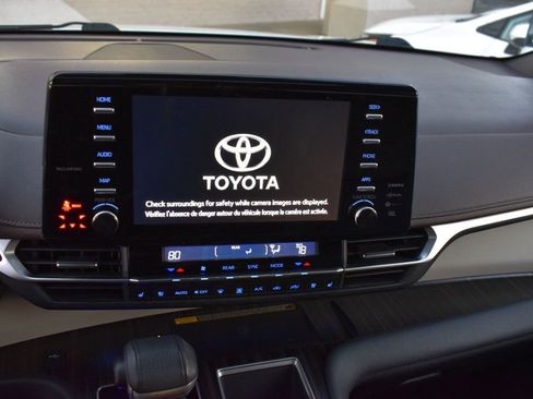 Used 2022 Toyota Sienna Platinum image 29
