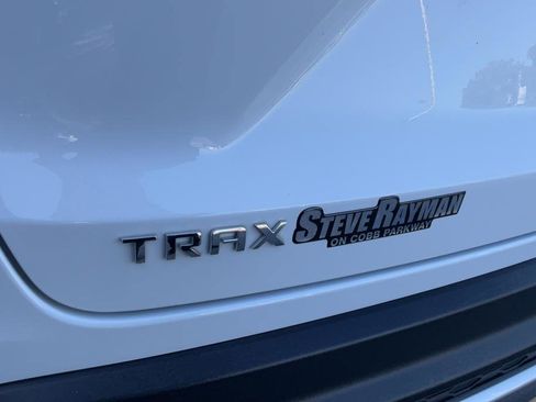 Used 2025 Chevrolet Trax LT FWD image 30