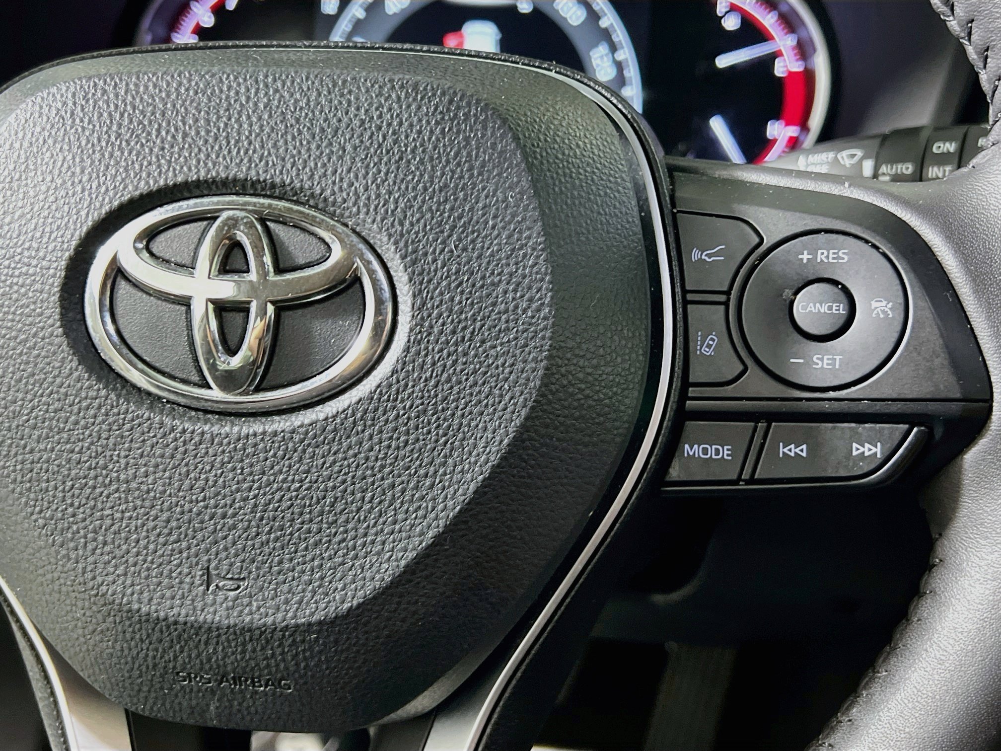 Used 2025 Toyota RAV4 XLE Premium w/ Weather Package FWD image 19