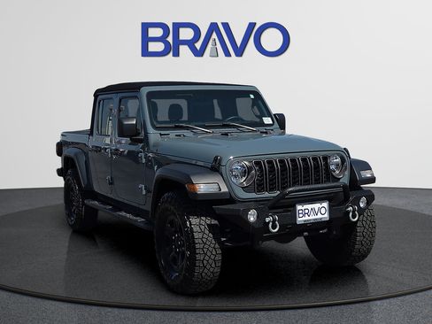 Used 2024 Jeep Gladiator Sport AWD/4WD image 6