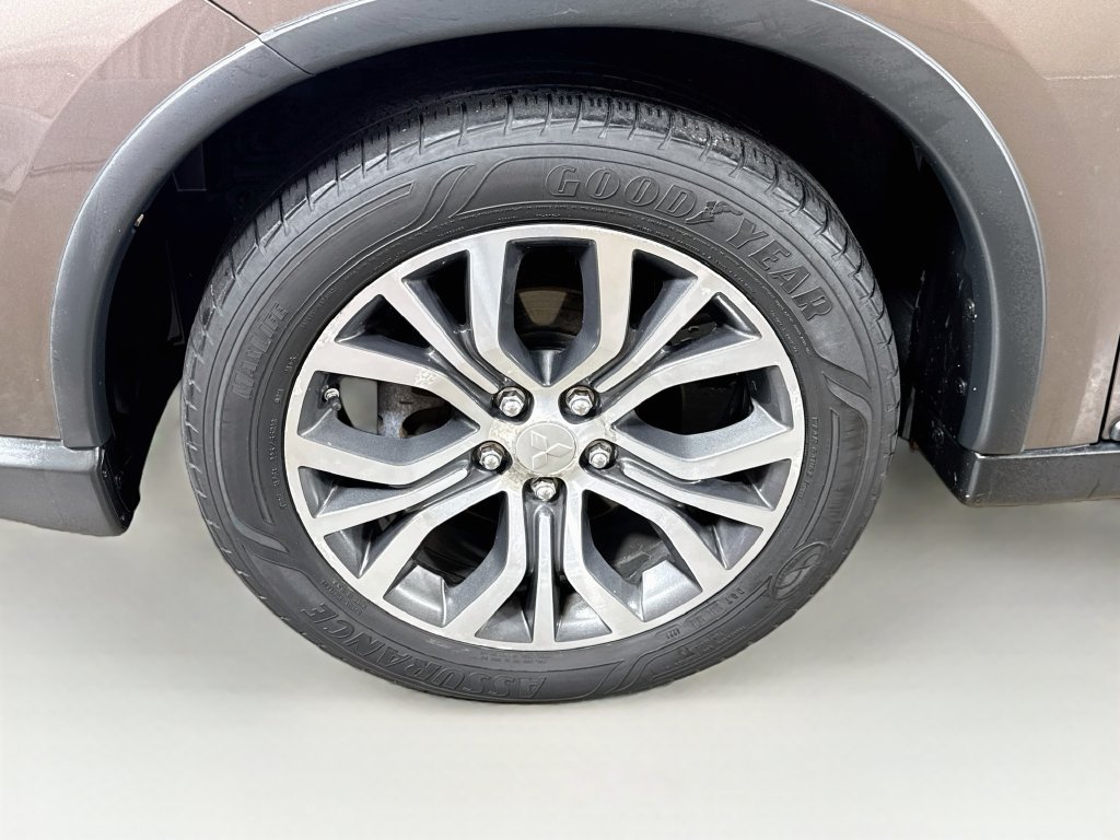 Used 2016 Mitsubishi Outlander AWD image 40