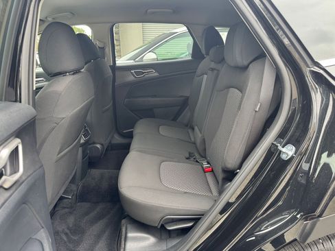 Used 2025 Kia Sportage LX image 24