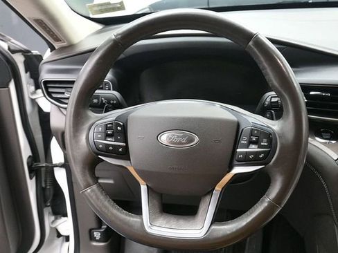 Used 2020 Ford Explorer Platinum w/ Premium Technology Package image 19