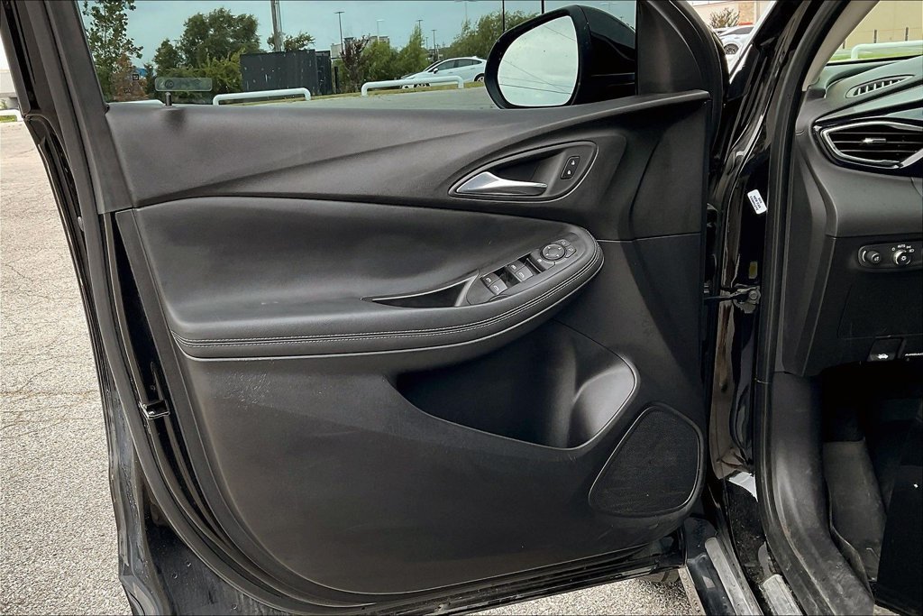 Used 2022 Buick Encore GX Select w/ Sport Touring Package FWD image 18