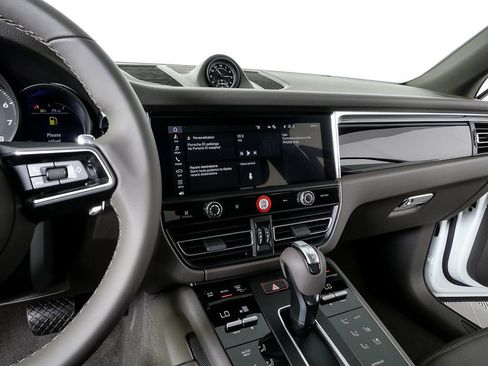New 2026 Porsche Macan AWD/4WD image 13