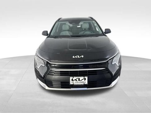 Certified 2025 Kia Niro EX FWD image 3
