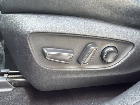 Used 2021 Toyota Highlander XLE FWD image 11