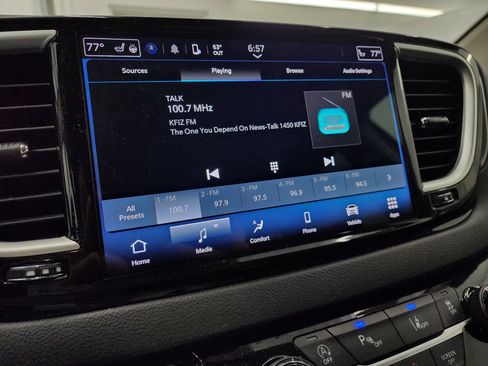 Used 2024 Chrysler Pacifica Touring-L image 12