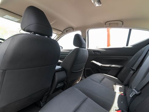 Used 2025 Nissan Altima 2.5 SV FWD image 14