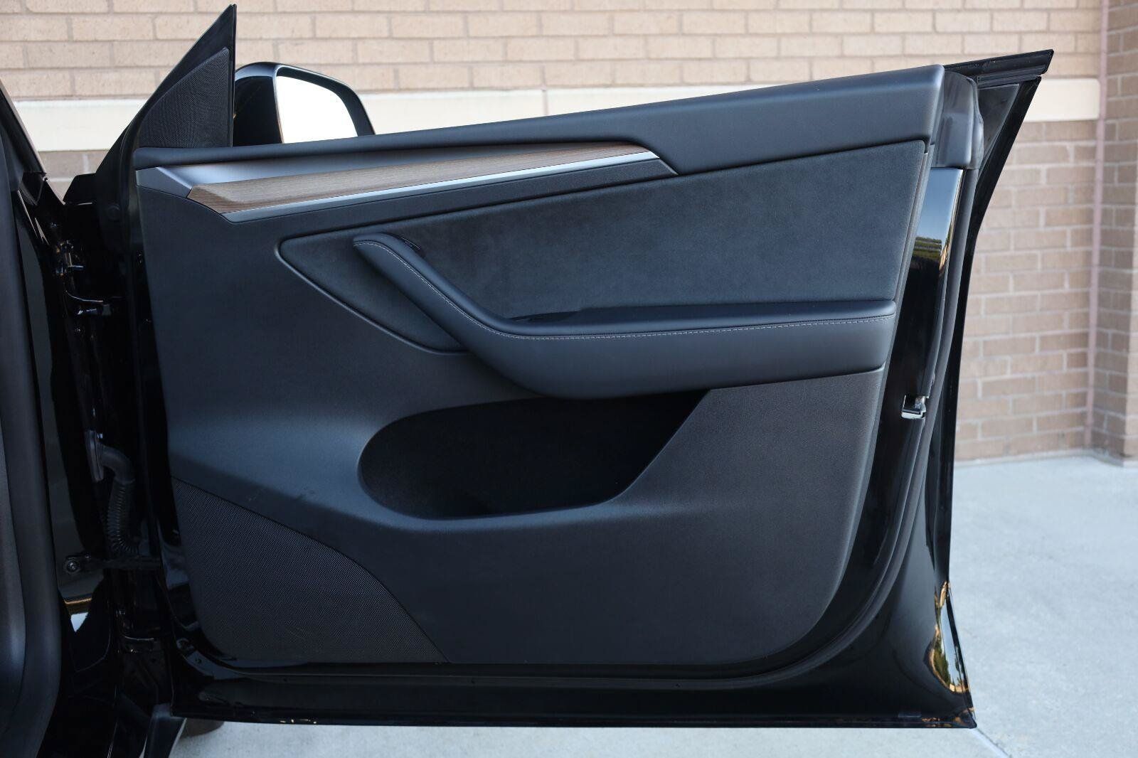Used 2025 Tesla Model Y Long Range RWD image 26