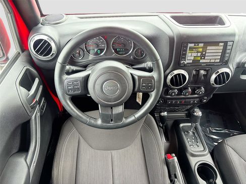 Used 2015 Jeep Wrangler Sahara w/ Connectivity Group AWD/4WD image 19