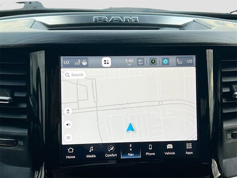 Used 2024 RAM 1500 Laramie image 13
