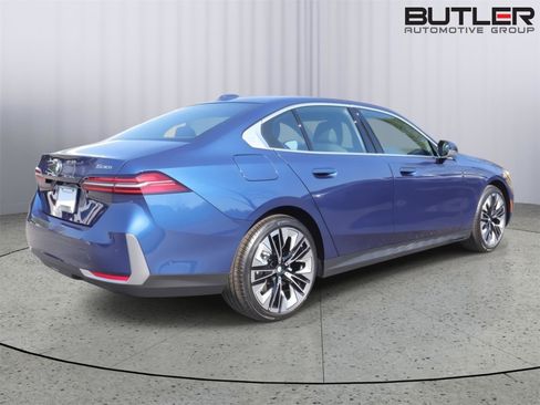 New 2026 BMW 530i w/ Premium Package RWD image 7