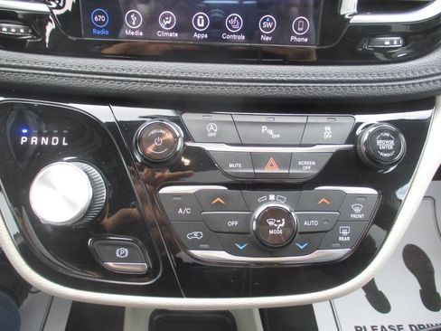 Used 2019 Chrysler Pacifica Limited FWD image 20