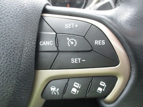 Used 2016 Jeep Cherokee Limited w/ Luxury Group image 21