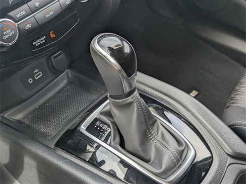 Used 2019 Nissan Rogue SV image 26